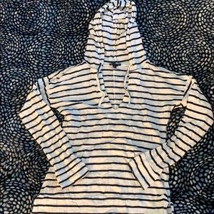 Gap White and navy striped pullover